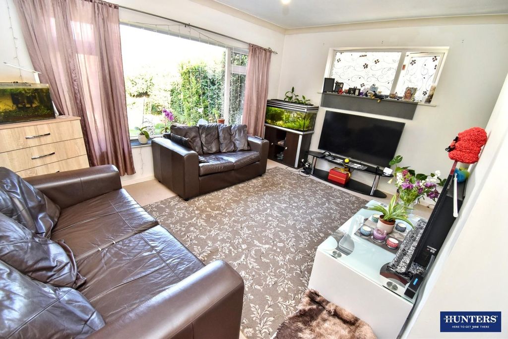 Property photo 2 of 12 Lounge