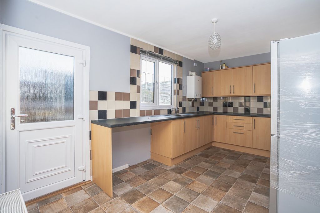 Property photo 2 of 32