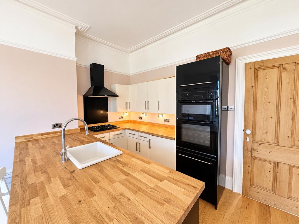 Property photo 2 of 10 16322D73-Cdd6-489D-Ae8E-A7B3279B2B5E.Png