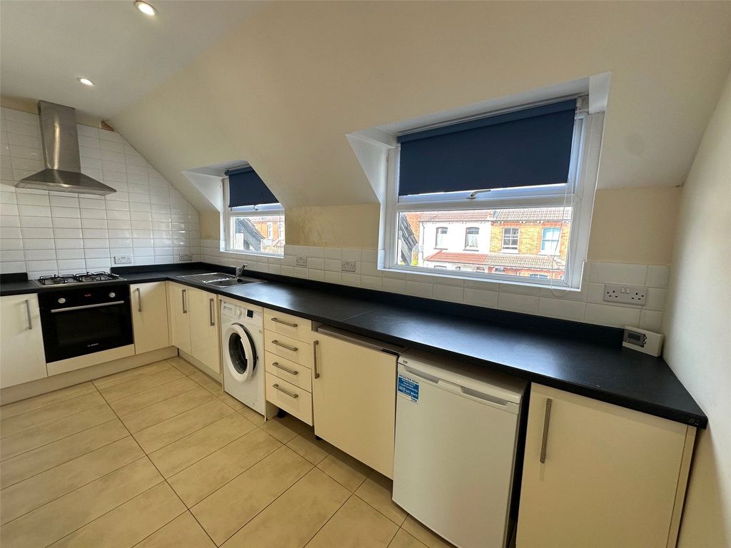 Property photo 2 of 12 Picture No. 06