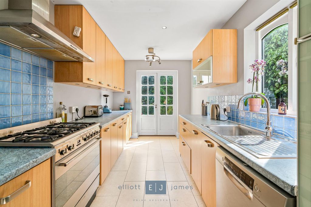 Property photo 3 of 24