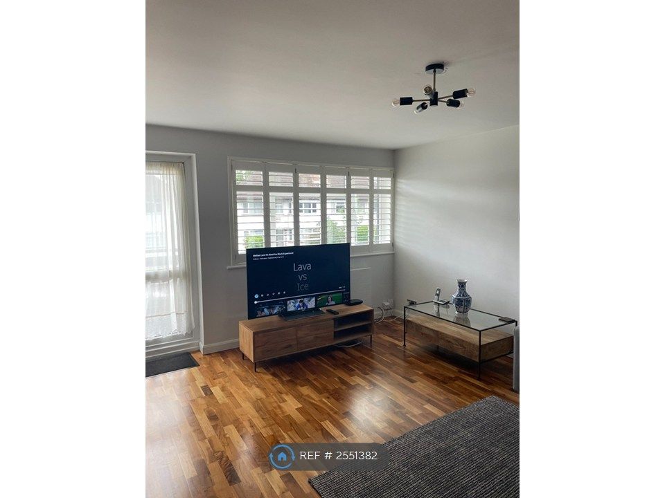 Property photo 1 of 6 Living Room
