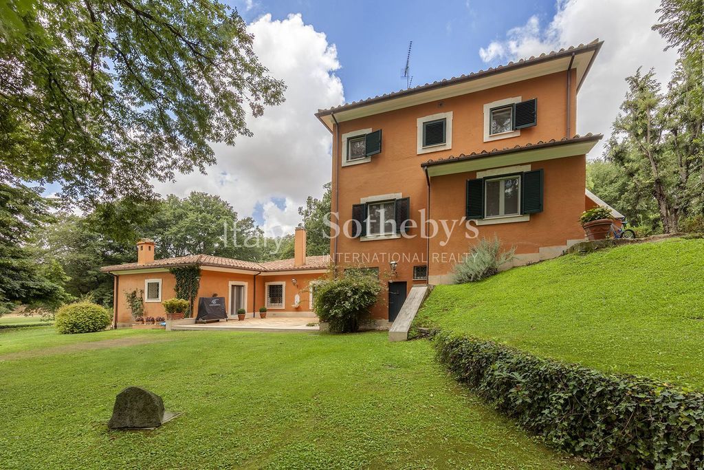 Property photo 2 of 25