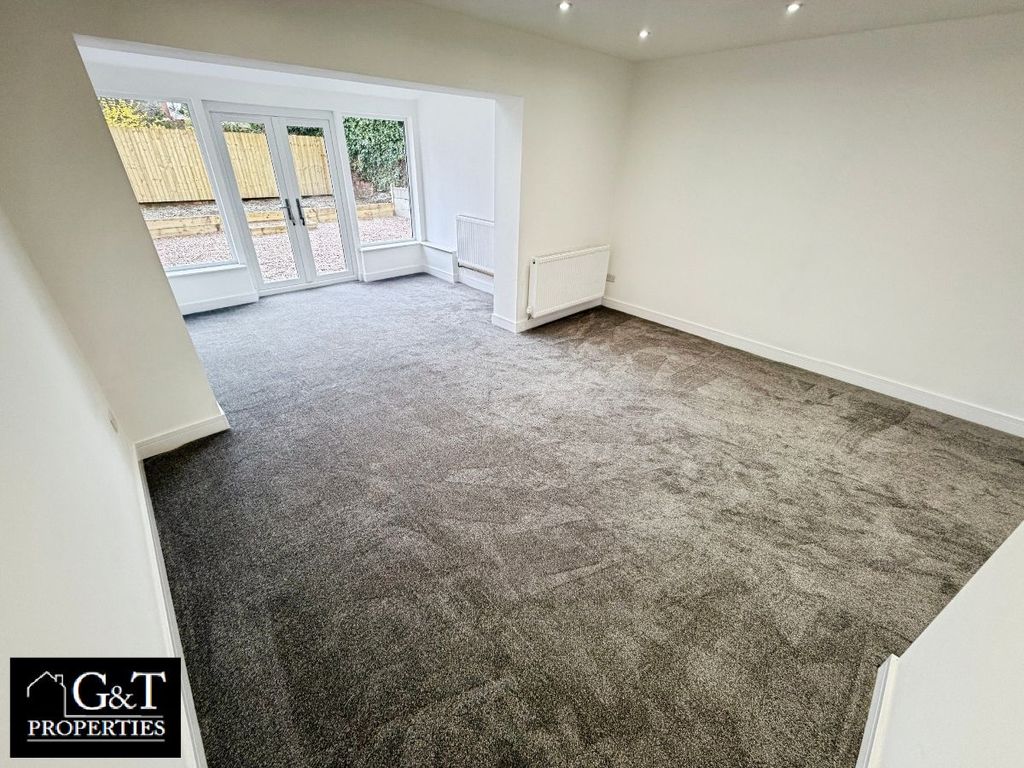 Property photo 2 of 15 Living Room / Diner