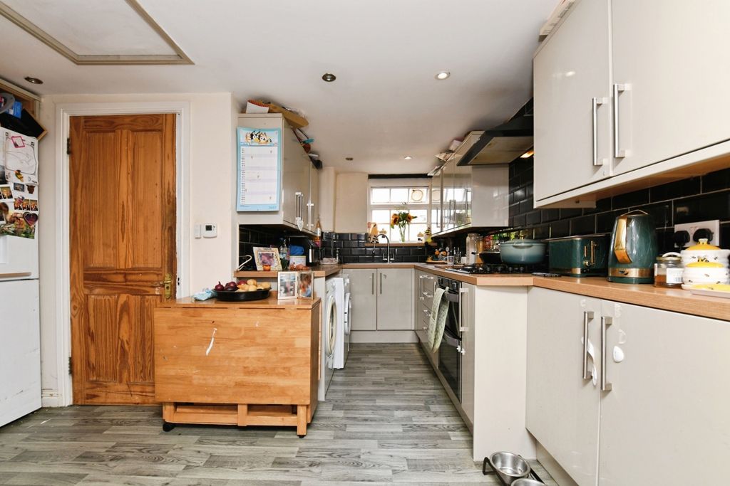 Property photo 2 of 12 Pbox-Img.Jpg