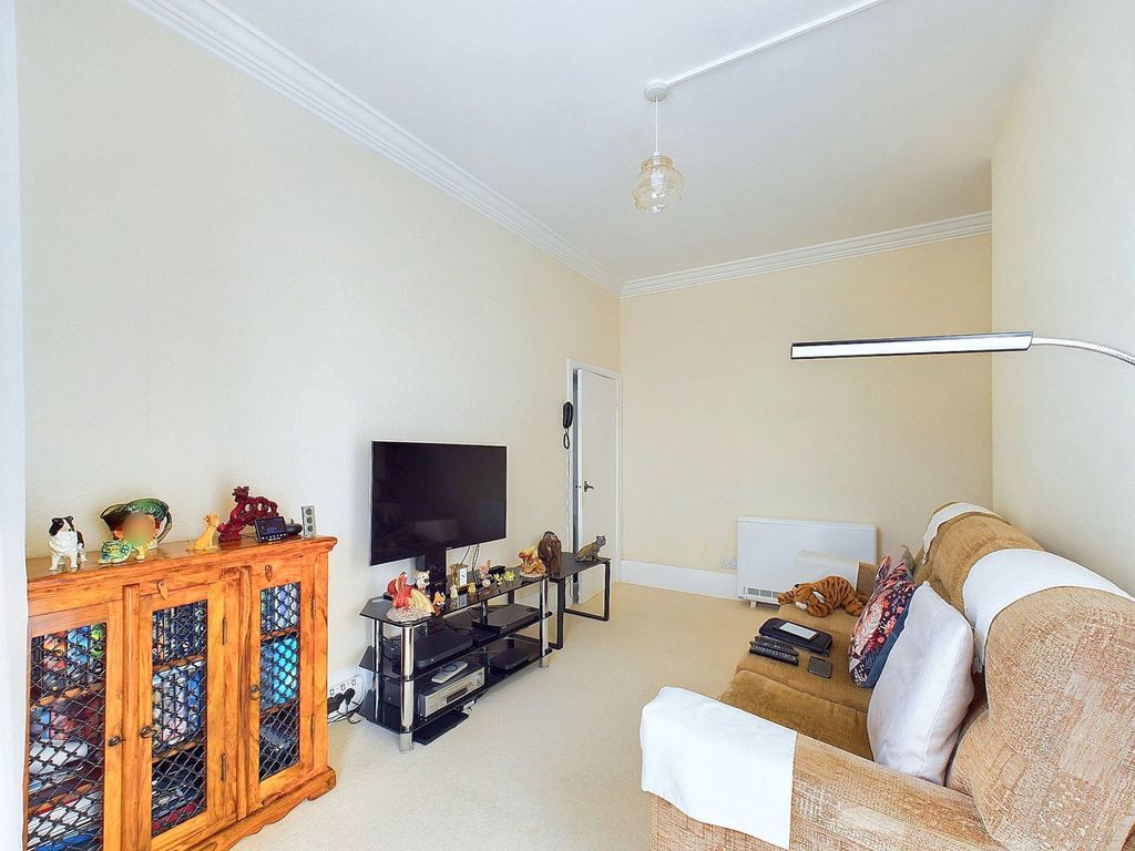 Property photo 3 of 6