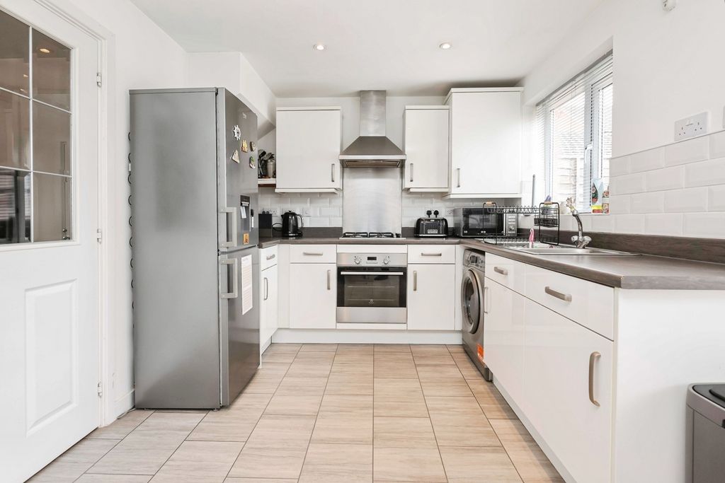 Property photo 3 of 15 Kitchen