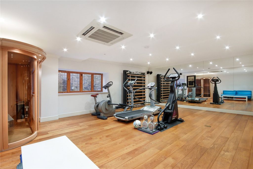 Property photo 2 of 17 Gym
