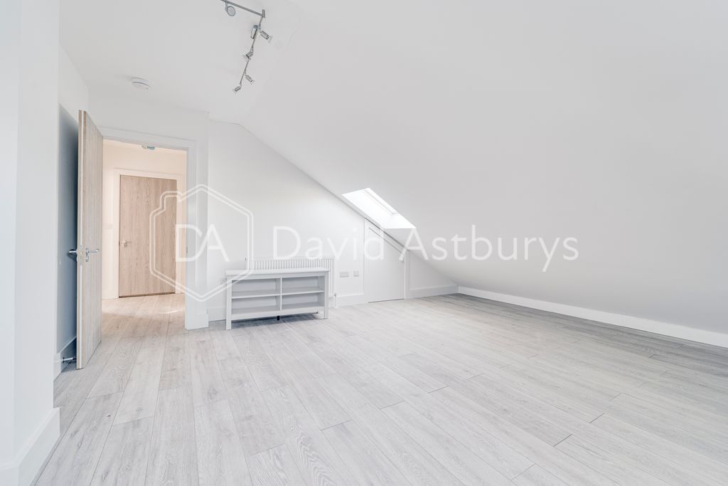 Property photo 3 of 11 Ndb03109_Enfused