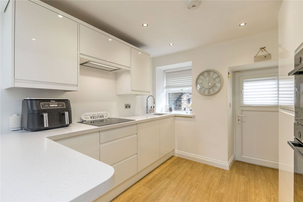 Property photo 3 of 16 Breakfast Kitchen