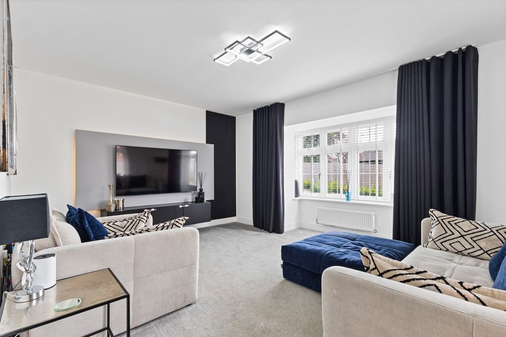 Property photo 3 of 20 Living Room