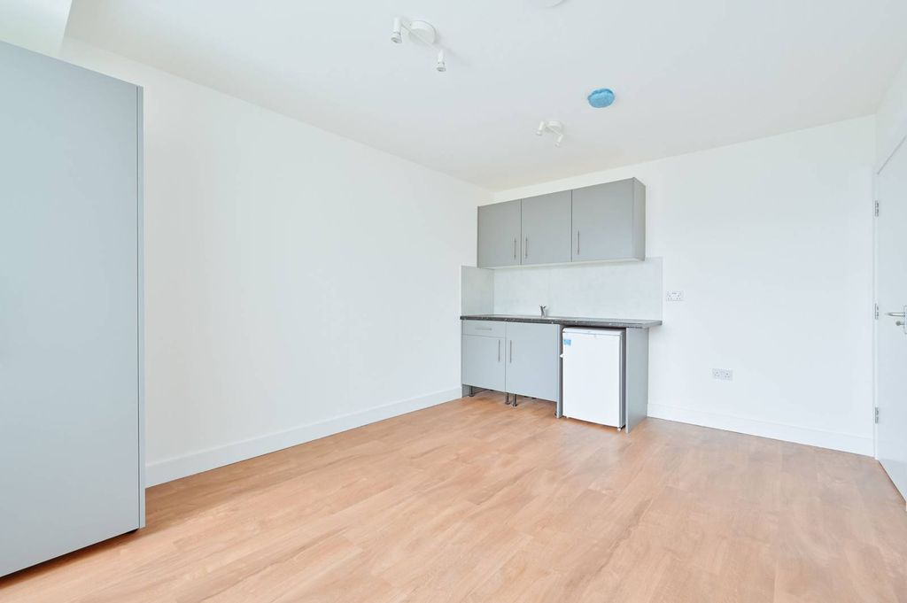 Property photo 3 of 5