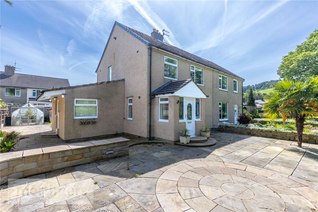 Property photo 1 of 17 External
