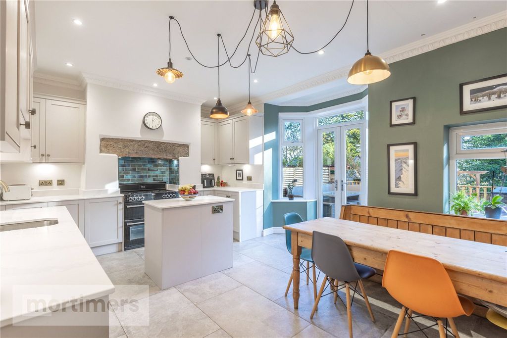 Property photo 2 of 34 Kitchen