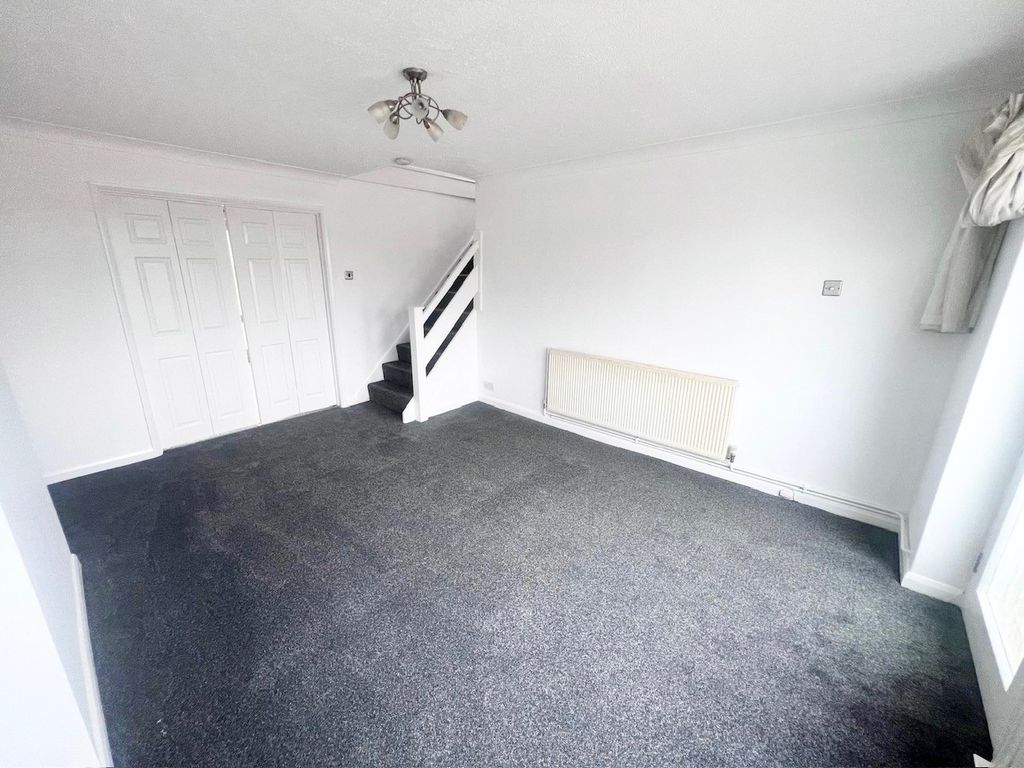 Property photo 3 of 11 Lounge