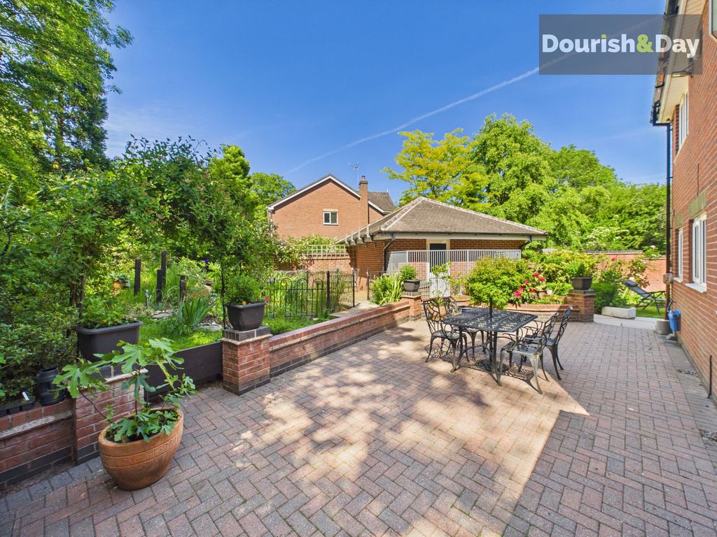 Property photo 3 of 34