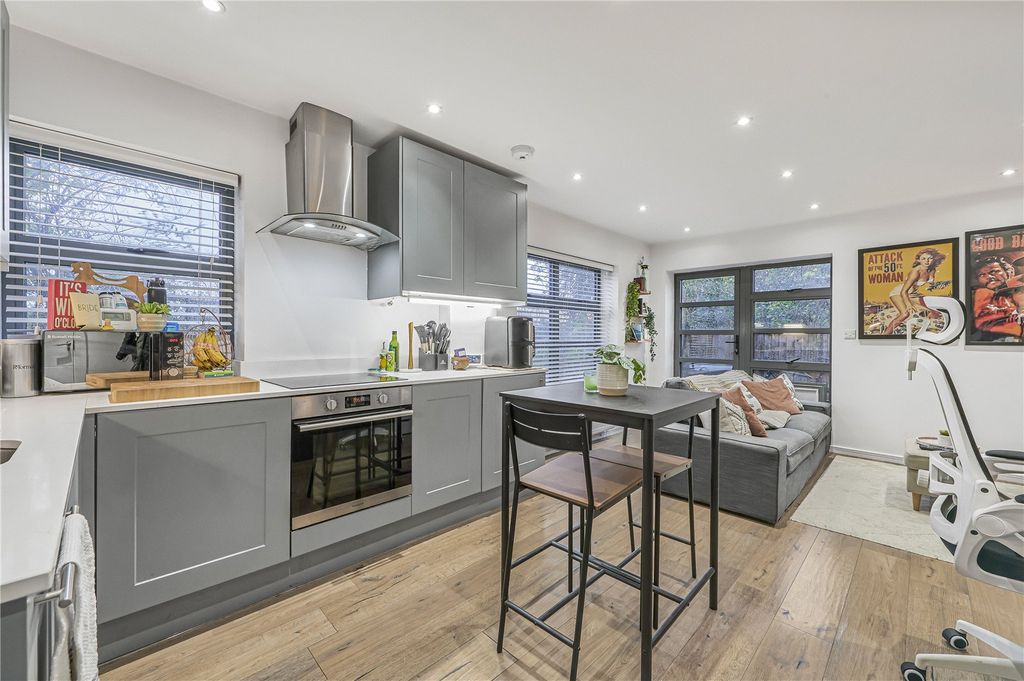 Property photo 1 of 9 Kitchen