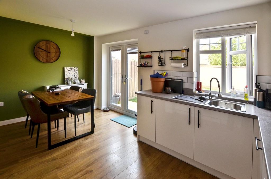 Property photo 2 of 16 Kitchen / Diner