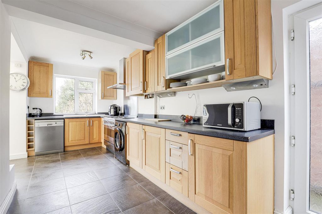 Property photo 3 of 22 12578.Jpg