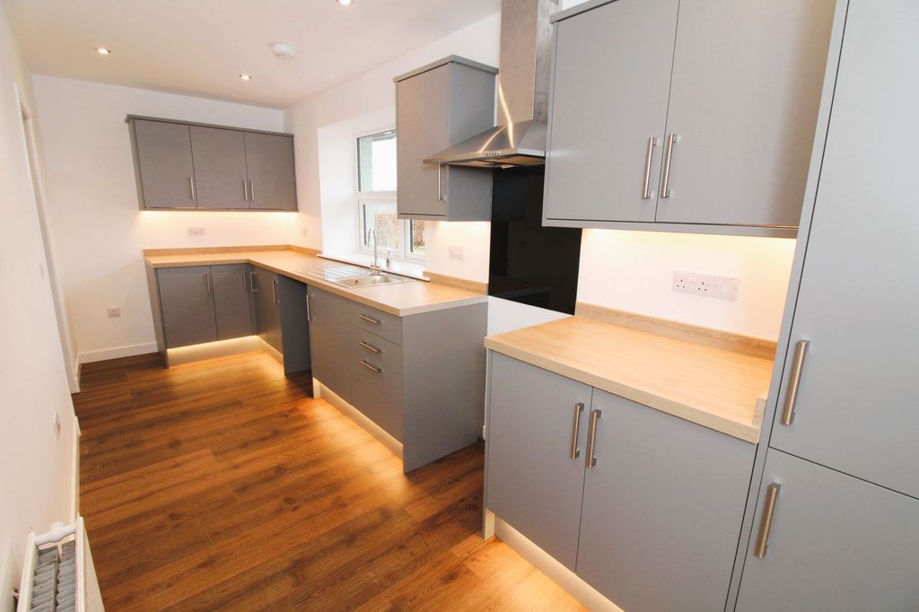Property photo 2 of 25 Kitchen