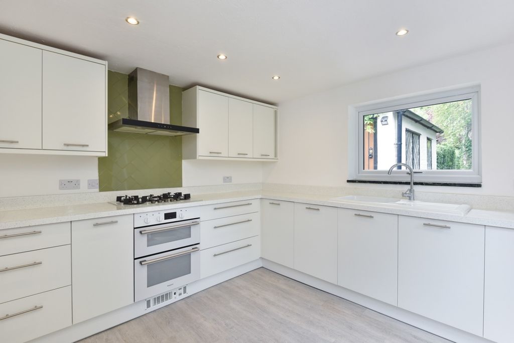 Property photo 2 of 24 4382939