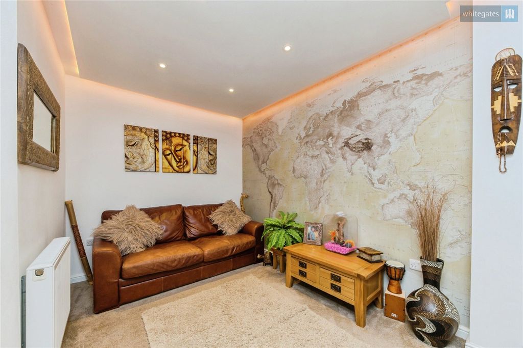 Property photo 3 of 24 Picture No. 01