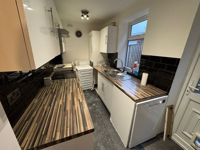 Property photo 2 of 6 Kitchen