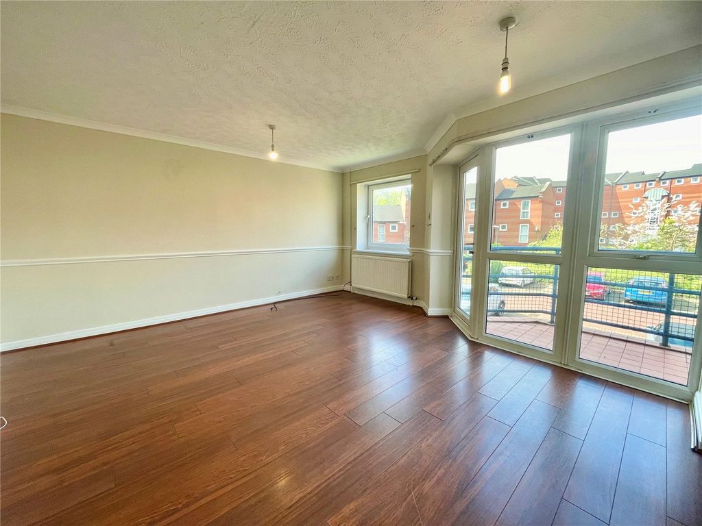 Property photo 2 of 17 Lounge