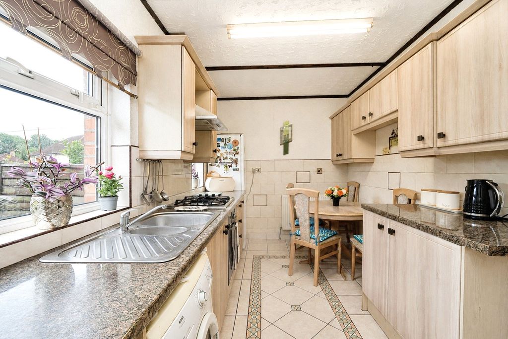 Property photo 3 of 20 Kitchen