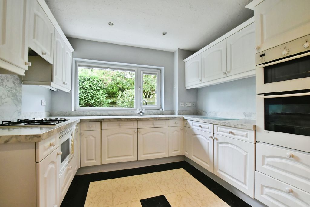 Property photo 3 of 20 Kitchen