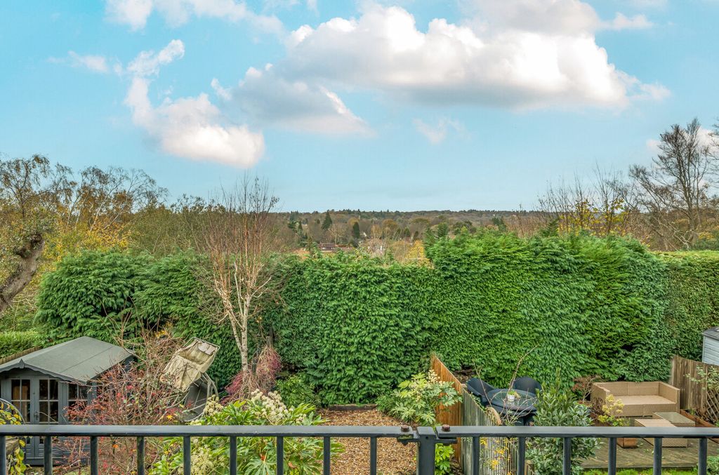 Property photo 3 of 19 1375946-10-69146E...