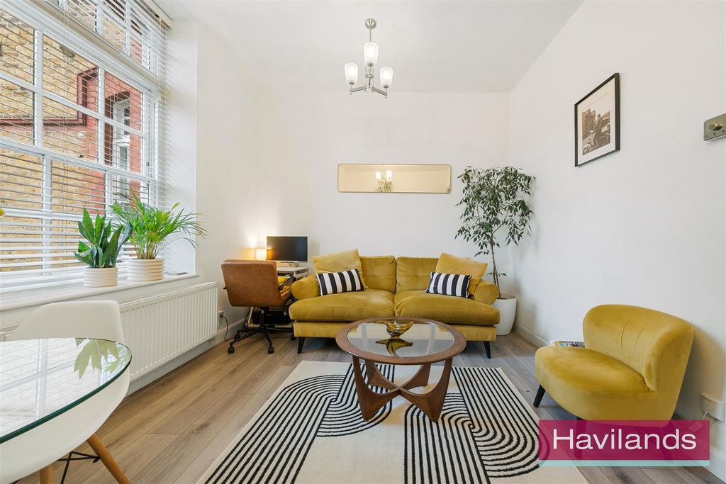 Property photo 3 of 11 Banting Drive-2.Jpg