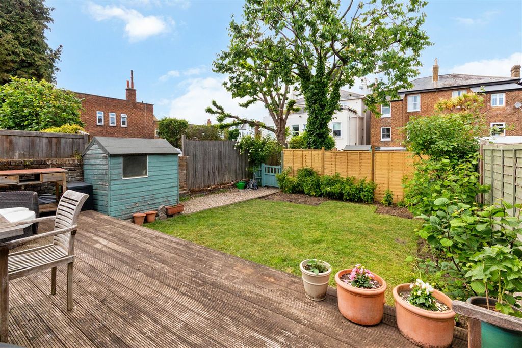 Property photo 2 of 10 Private Garden