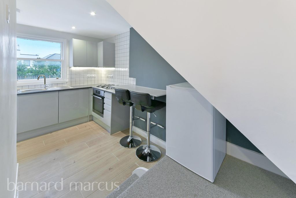 Property photo 2 of 8 Kitchen