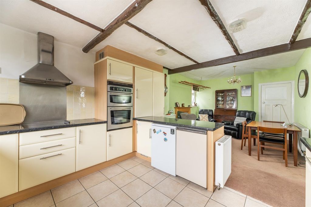 Property photo 3 of 23 Kitchen