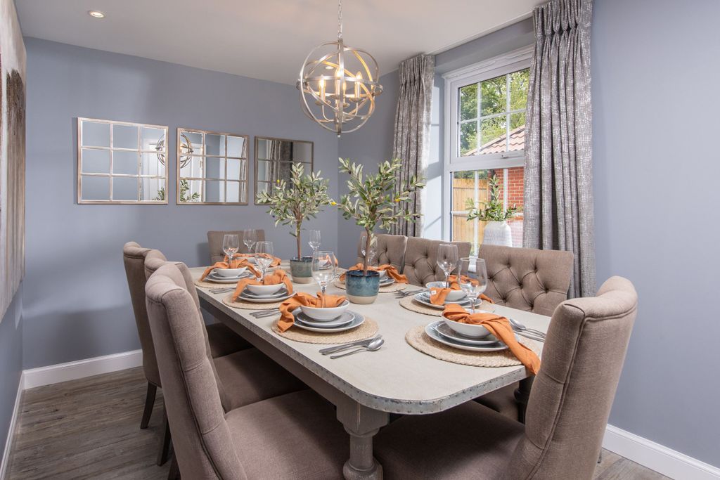 Property photo 3 of 10 Winstone Dining Room