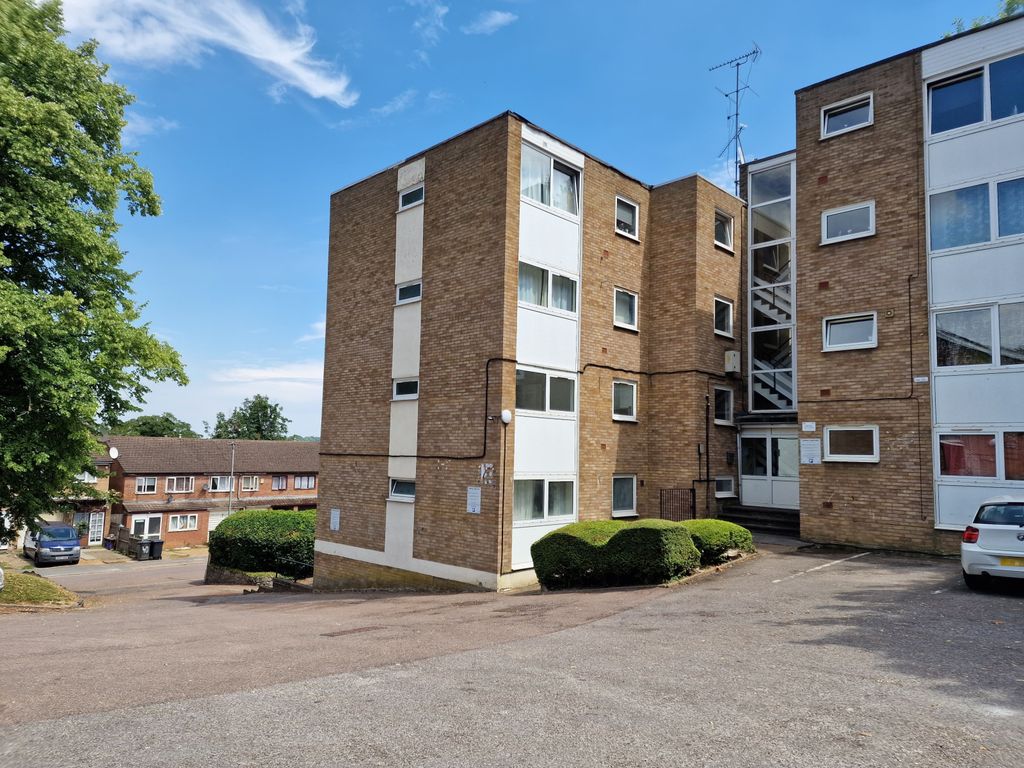 Property photo 1 of 23 Discover Modern Living In This Well-Appointed Two-Bedroom Flat,