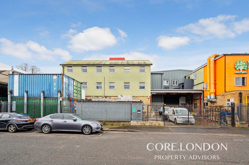 Property photo 2 of 8