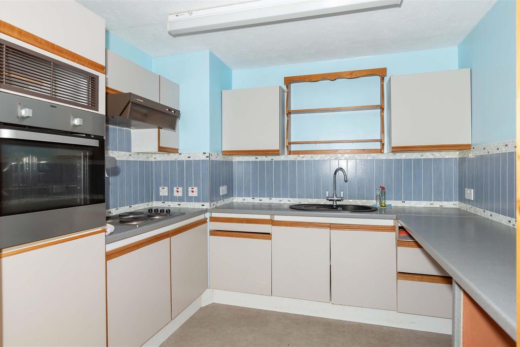 Property photo 2 of 8 Burleigh Court_3.Jpg