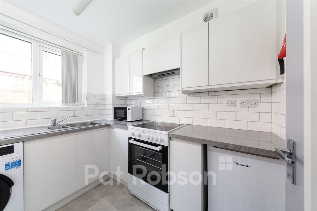 Property photo 3 of 8 Picture No. 24