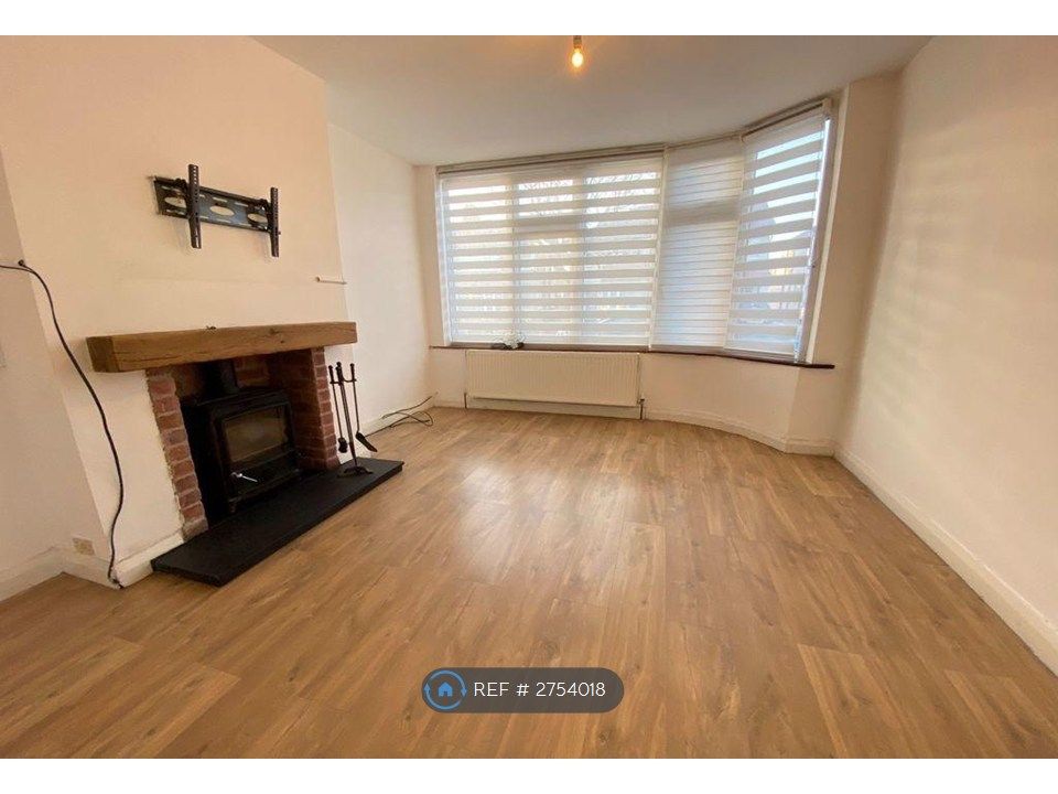 Property photo 3 of 17 Living Room