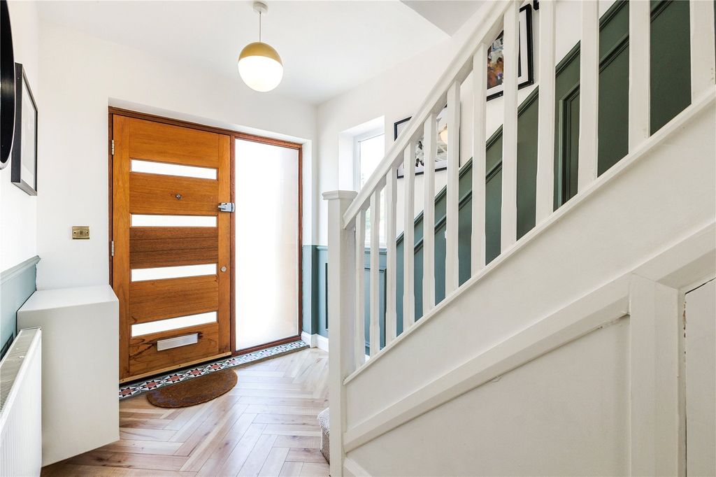 Property photo 3 of 19 Entrance