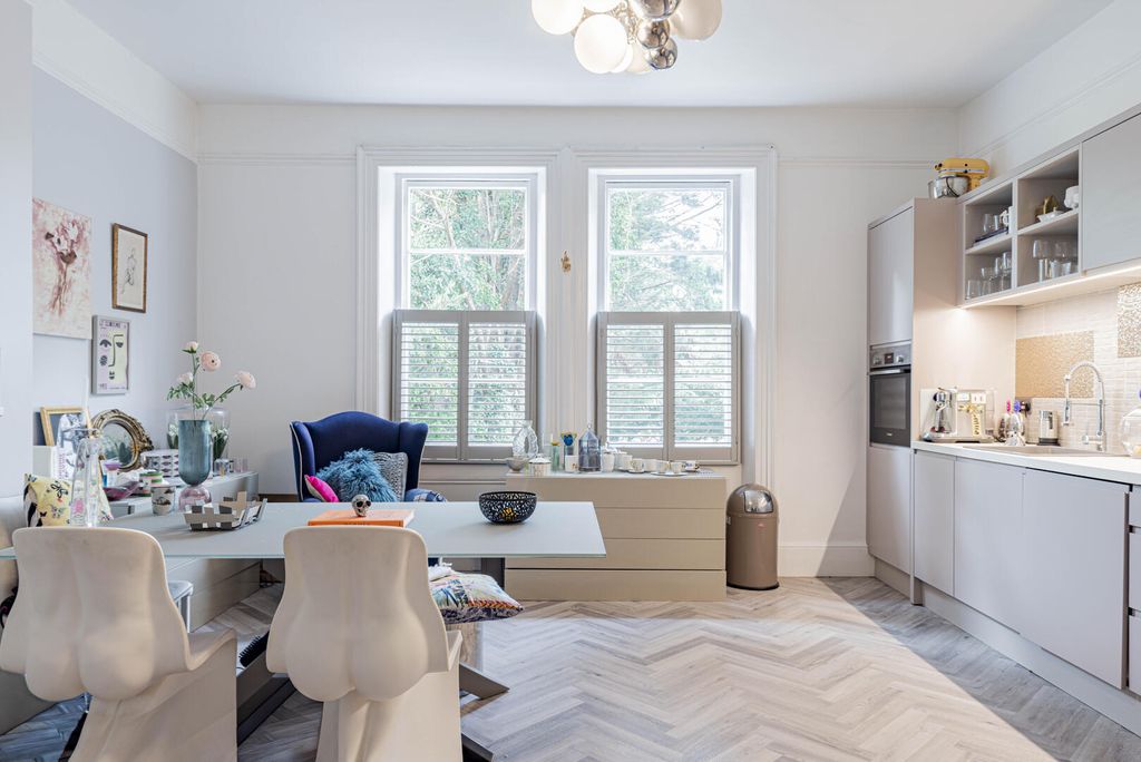 Property photo 3 of 19 Kitchen