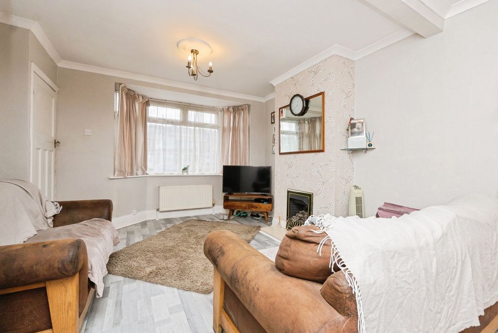 Property photo 3 of 17 Photo