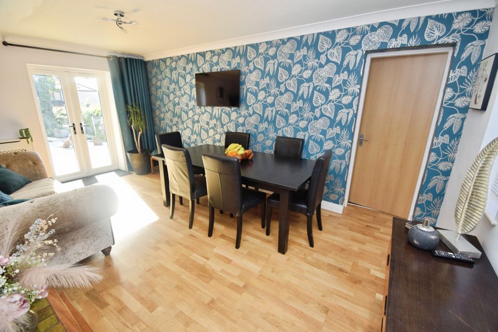 Property photo 3 of 27 B4122E74-Dining
