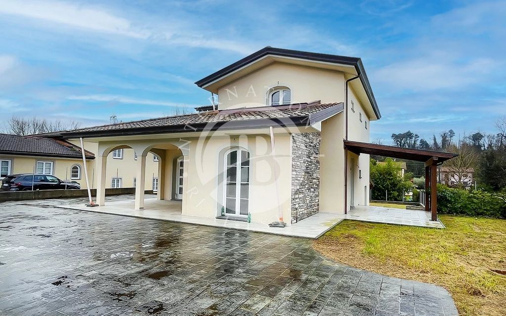 Property photo 2 of 23