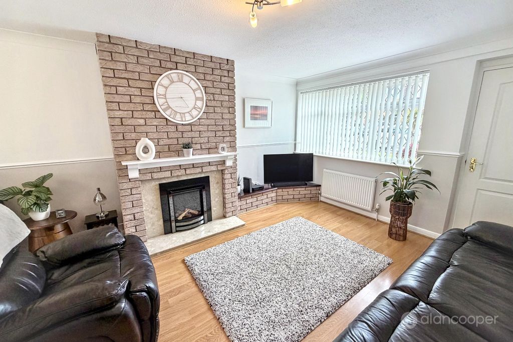 Property photo 2 of 20 5216353