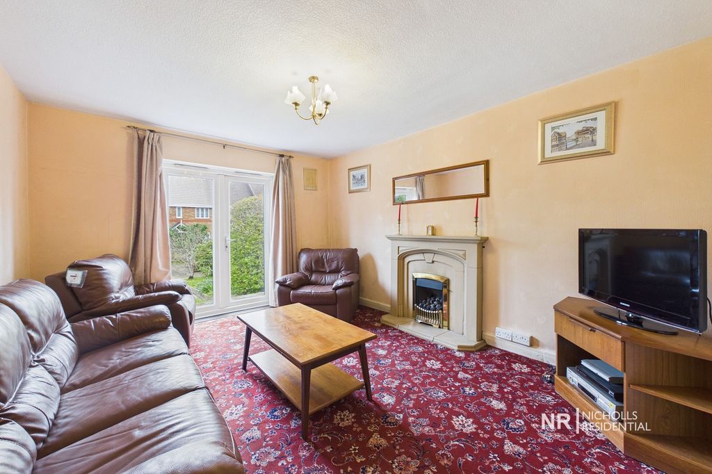 Property photo 3 of 12 Lounge