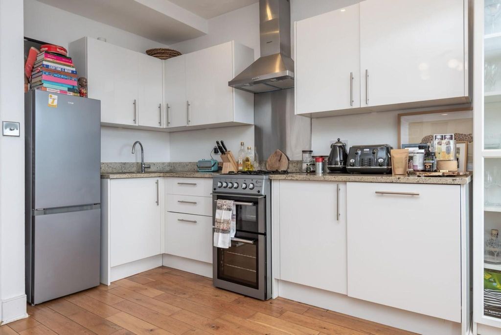Property photo 2 of 11 Kitchen