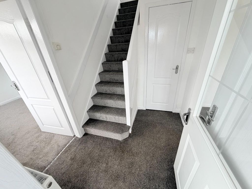 Property photo 3 of 24 Hall